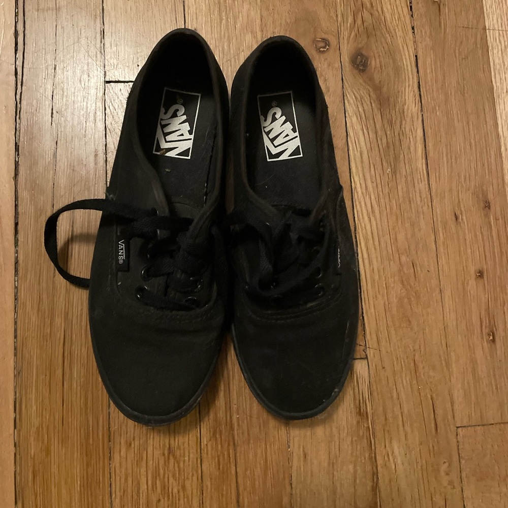 Vans authentic low pro. Women’s size 6. Men’s size 4.5. Black.